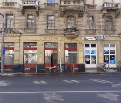 Homlokzat rossz állapotban